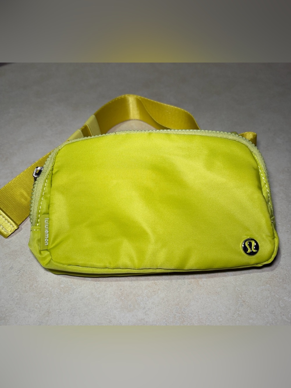 lululemon Everywhere Lemon/Yellow Belt Bag Fanny Pack Pre-owned